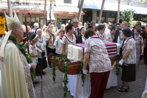 1marianne-enshrinement-side1